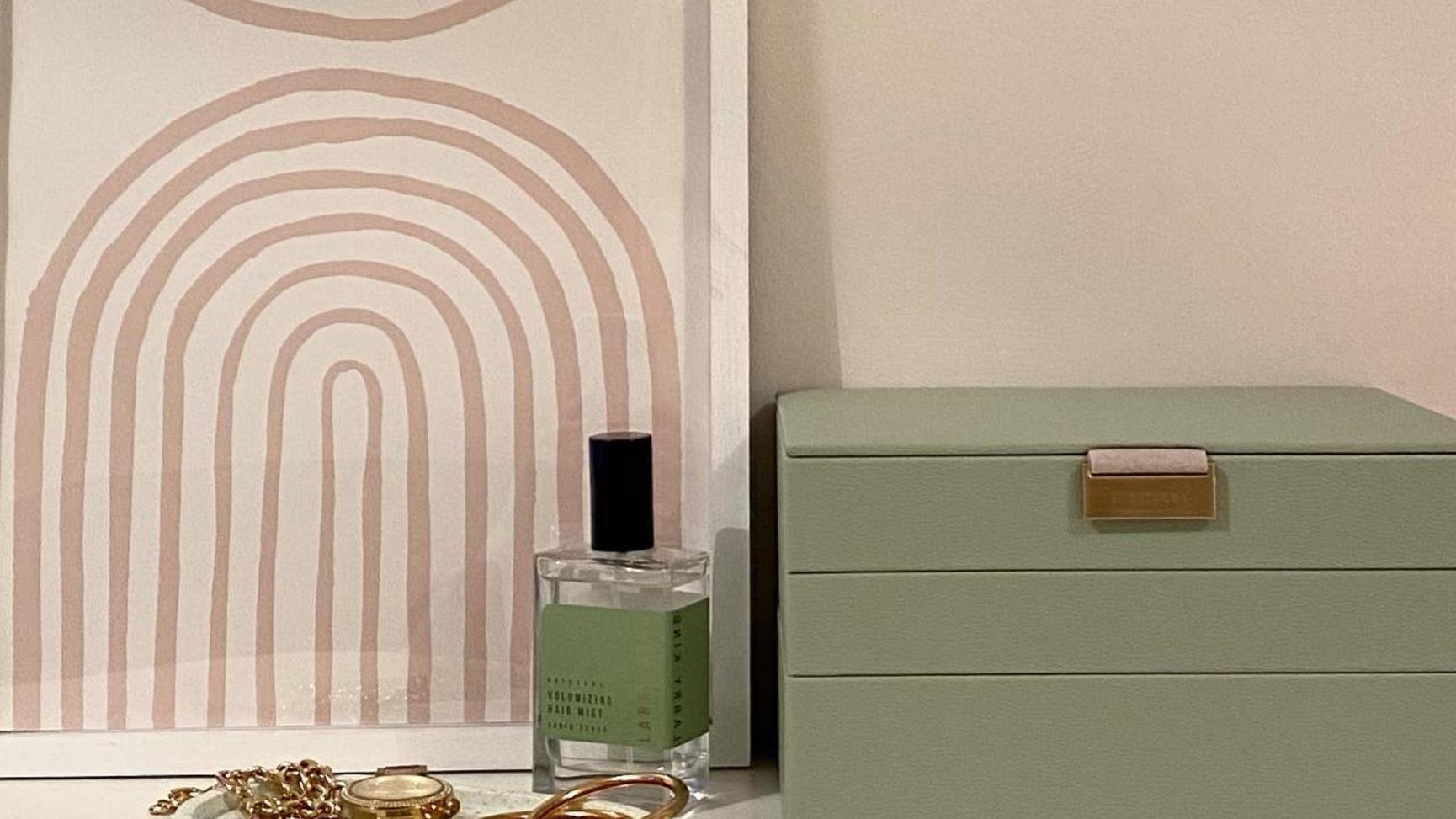How To Style Pastel Accessories