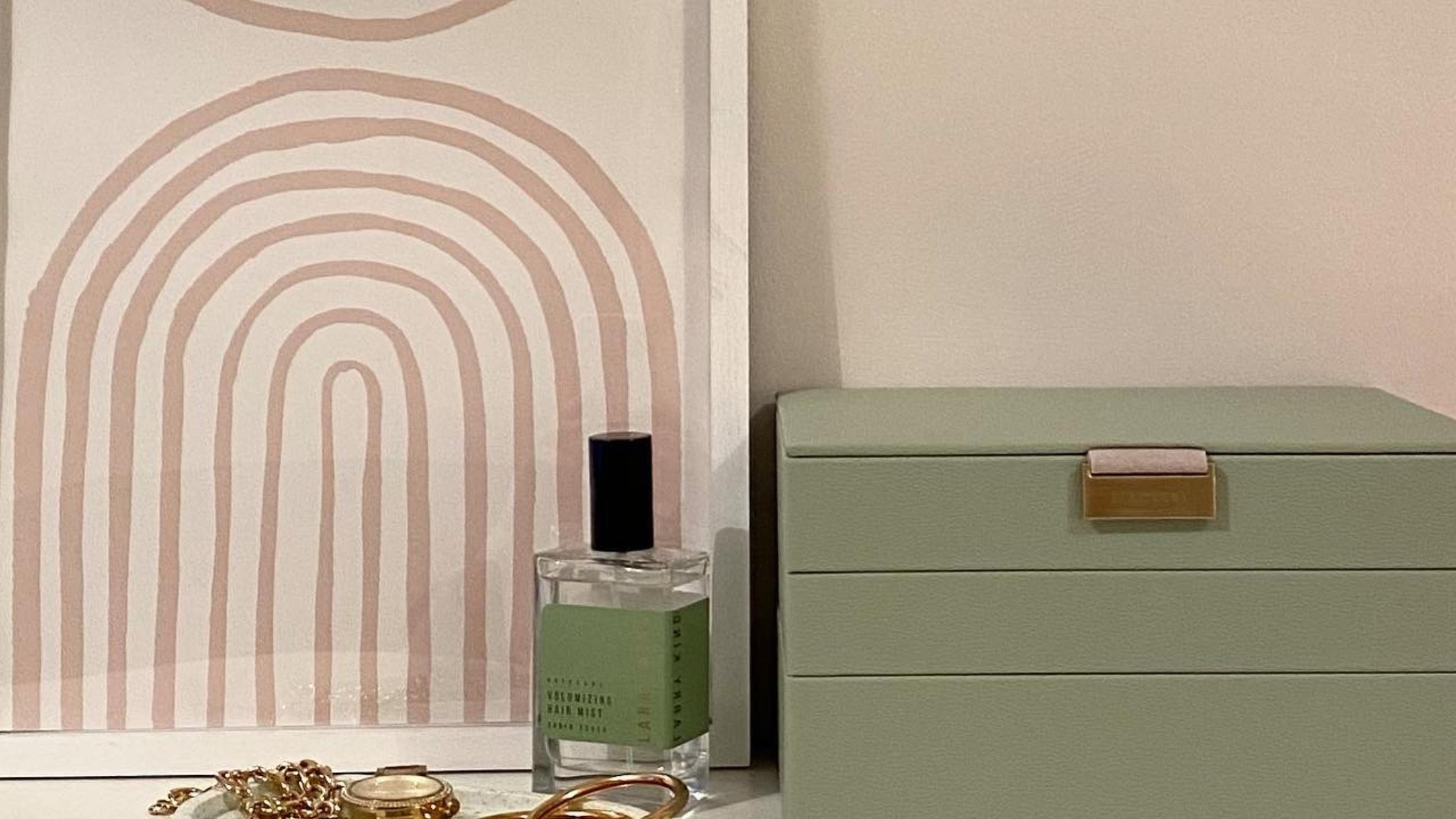 How To Style Pastel Accessories