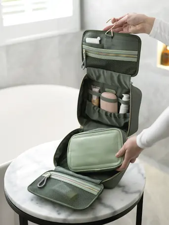 Recycled Nylon Green Hanging Washbag