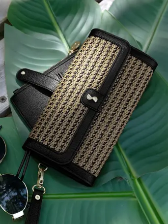 Black Raffia Purse