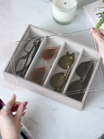 Pudełko na okulary Stackers Classic 4 komorowe taupe z akrylową pokrywką