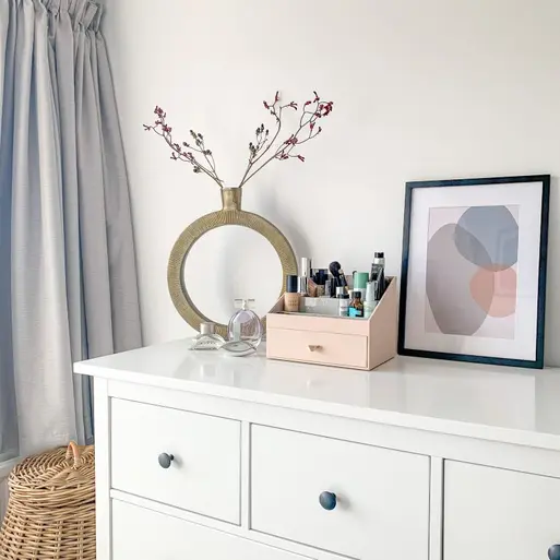 How To Style Pastel Accessories