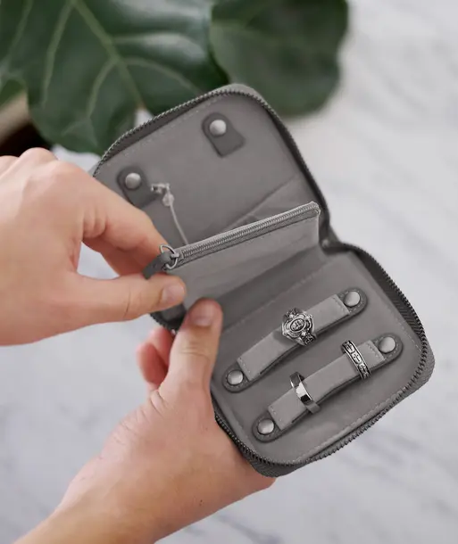 Pudełko podróżne na biżuterię z miejscem na pierścionki Stackers Pebble małe ciemnoszare
