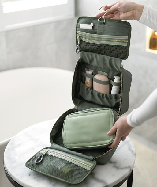 Recycled Nylon Green Hanging Washbag
