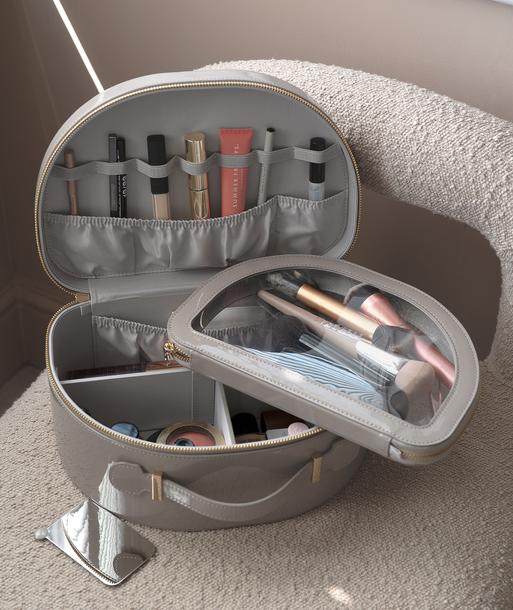Patent Putty Vanity Case