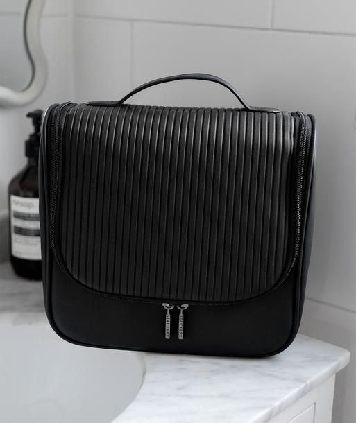 Black Fluted Hanging Washbag
