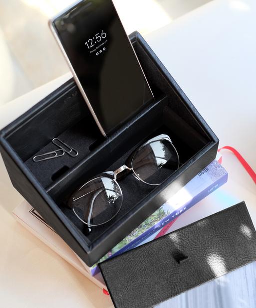 Black Phone Valet