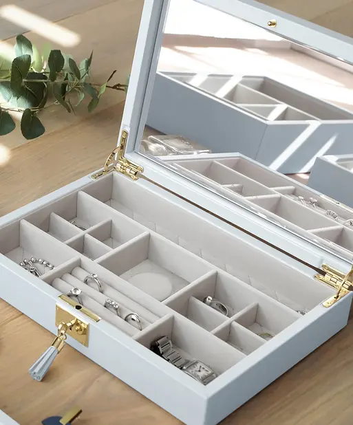 Szkatułka na biżuterię Loves Luxury błękitna z pokrywką i lusterkiem