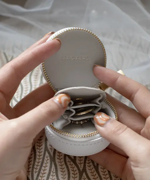 Pebble White Oyster Travel Jewellery Box