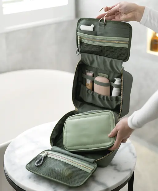 Recycled Nylon Green Hanging Washbag