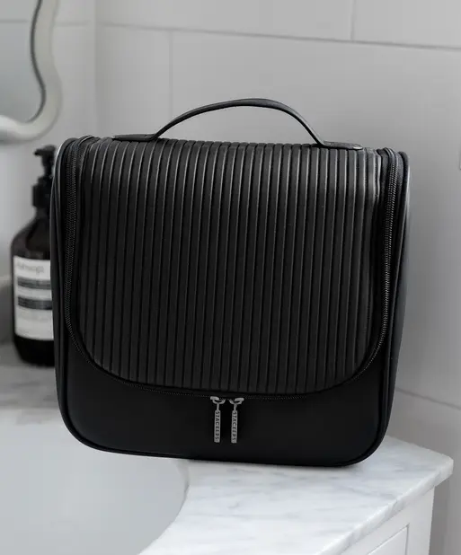 Black Fluted Hanging Washbag