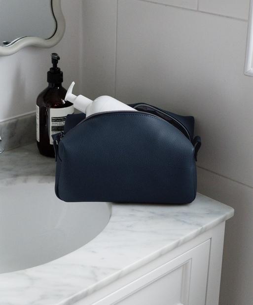 Abbott Lyon X Stackers Navy Washbag