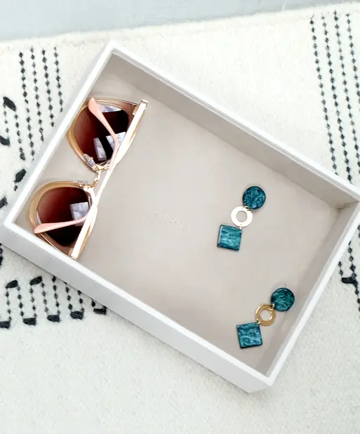 White Classic Chunky Jewellery Layer