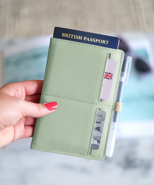 STACKERS SAGE GREEN PASSPORT SLEEVE