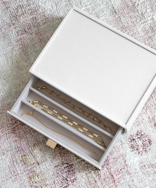 Pebble White Classic Necklace Drawer Layer
