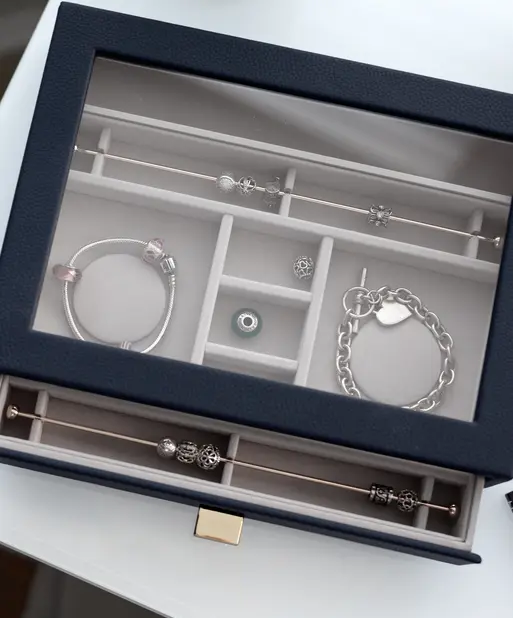 Szkatułka na charmsy Stackers Pebble classic granatowa z szufladą i szklaną pokrywką