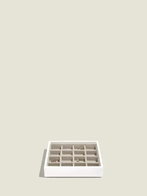 White Charm 16 Section Layer