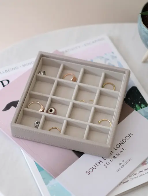 Taupe Charm 16 Section Layer