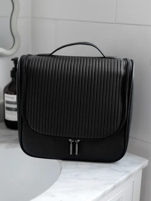 Black Fluted Hanging Washbag