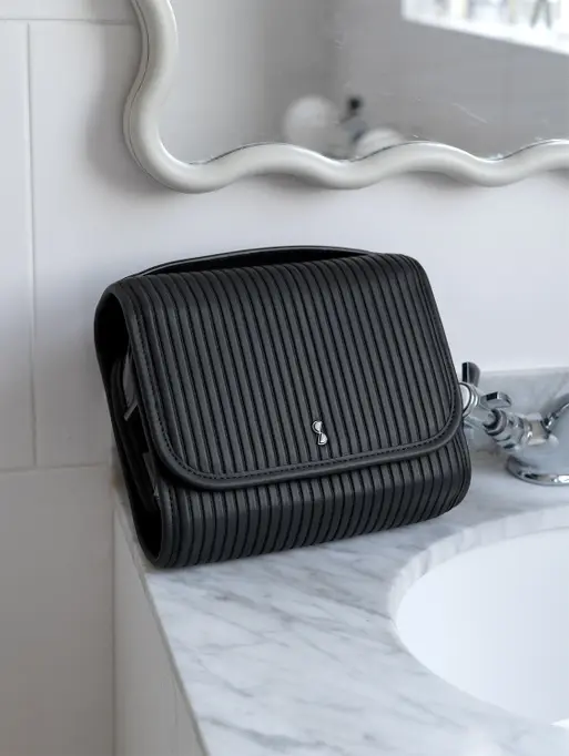 Black Fluted Small Hanging Washbag