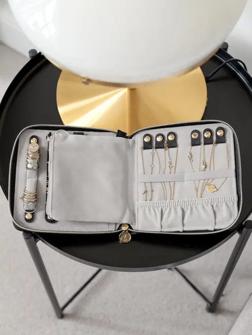 Black Raffia Square Jewellery Roll