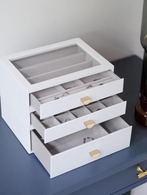 Szkatułka na biżuterię Stackers Pebble classic biała z 3 szufladami