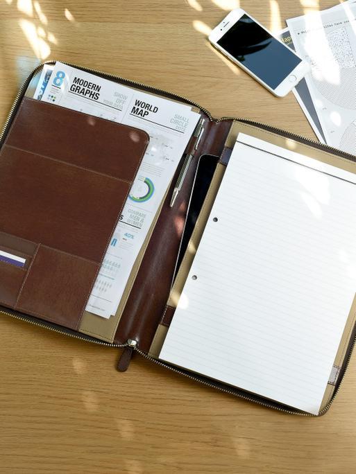 Windsor Chestnut Brown A4 Zipped document folder