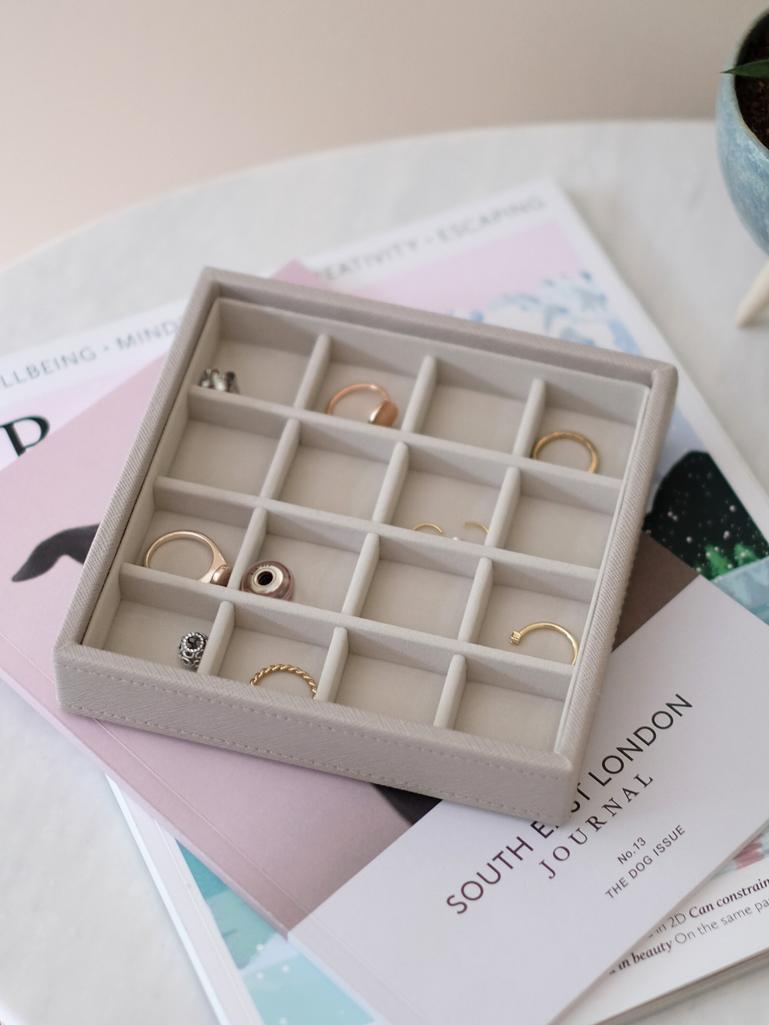 Taupe Charm 16 Section Layer