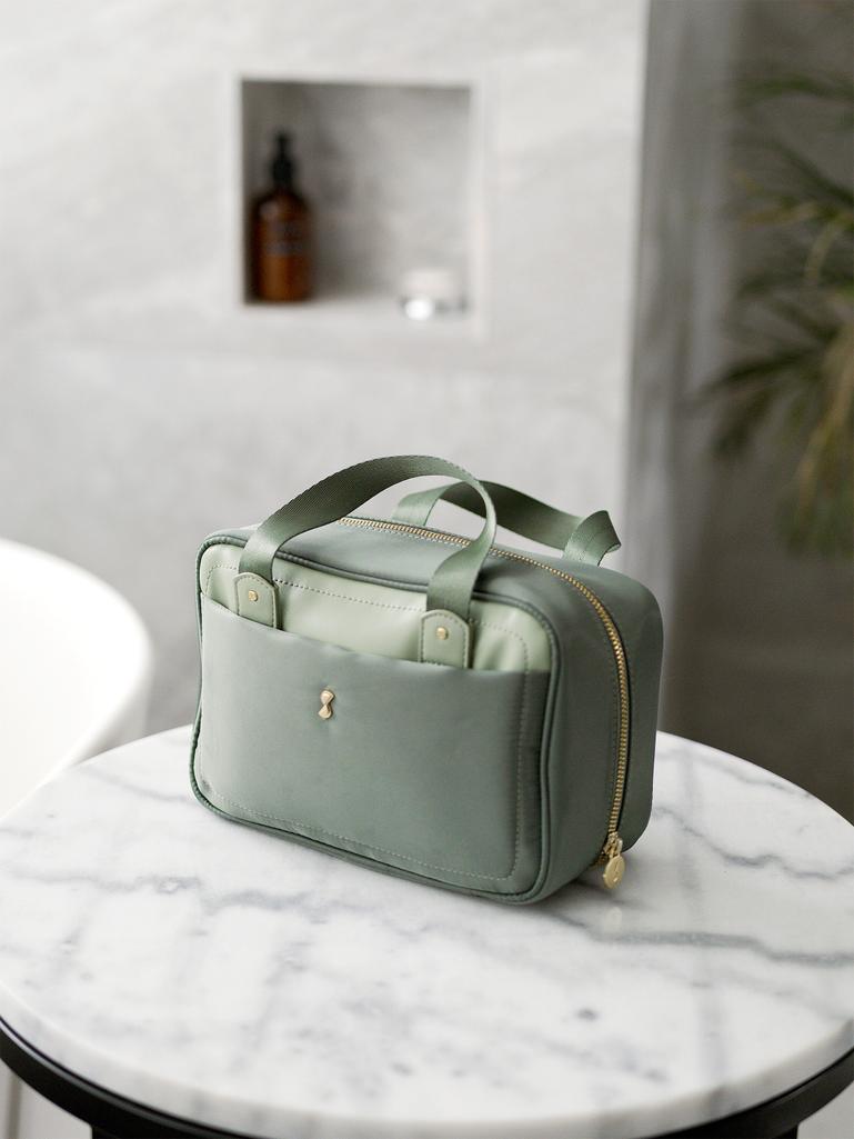 Recycled Nylon Green Hanging Washbag