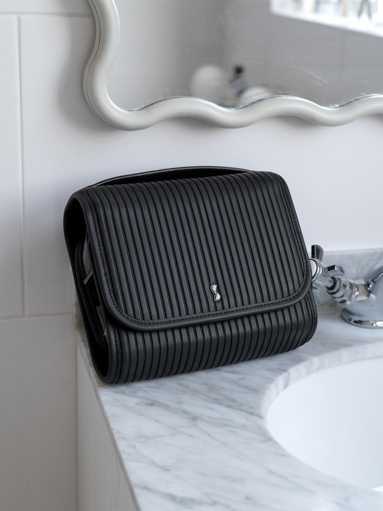 Black Fluted Small Hanging Washbag