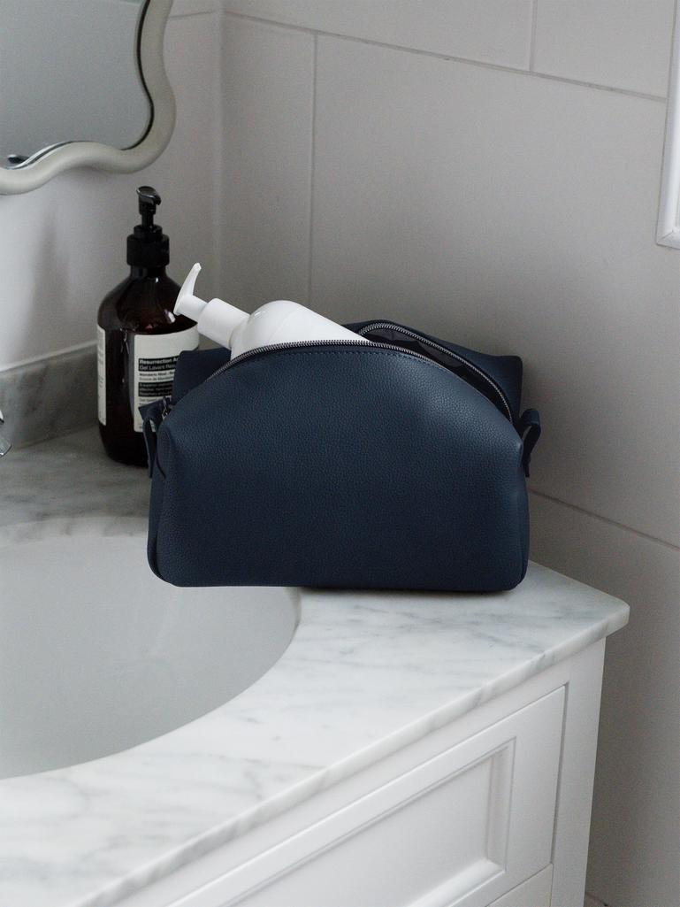 Abbott Lyon X Stackers Navy Washbag