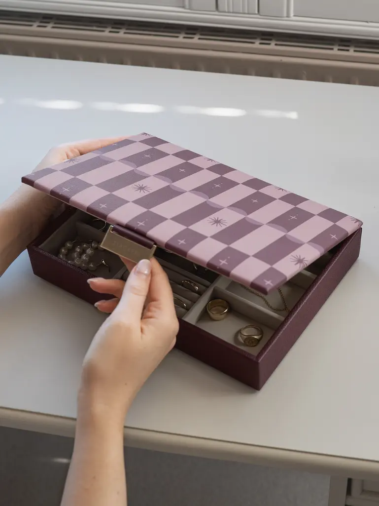 Burgundy Chequered Star Classic Jewellery Box Lid