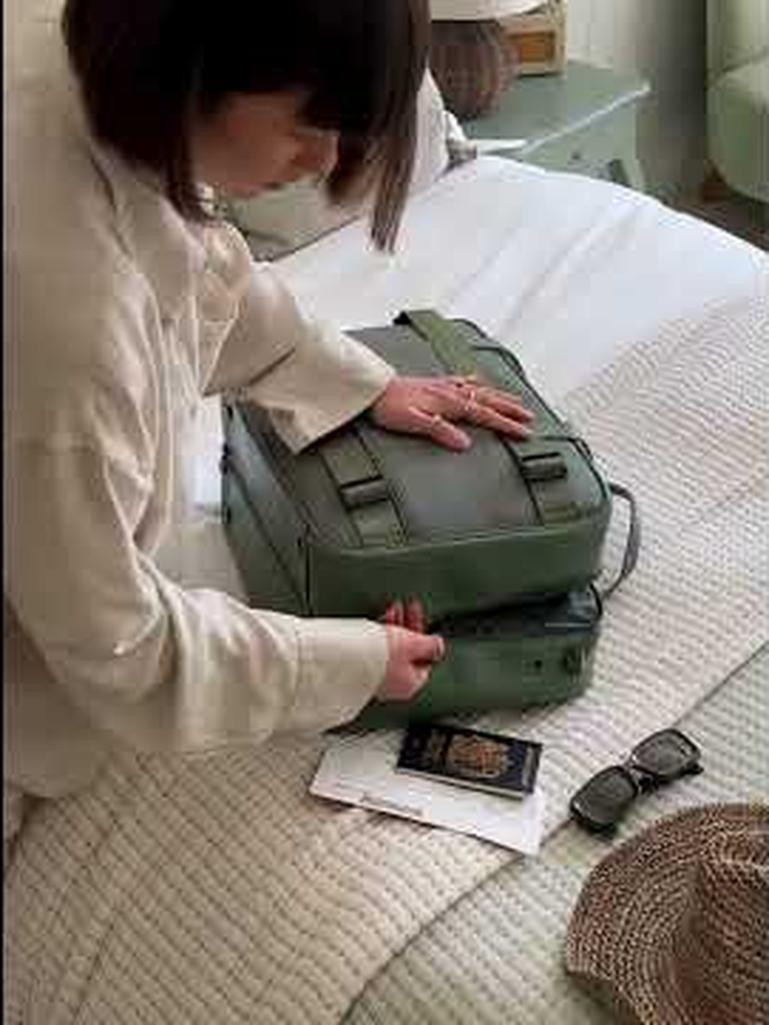 Black Cabin Bag