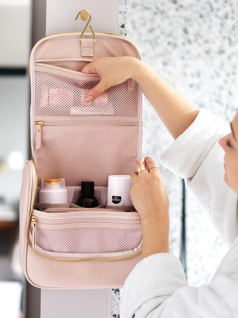 Blush Hanging Washbag