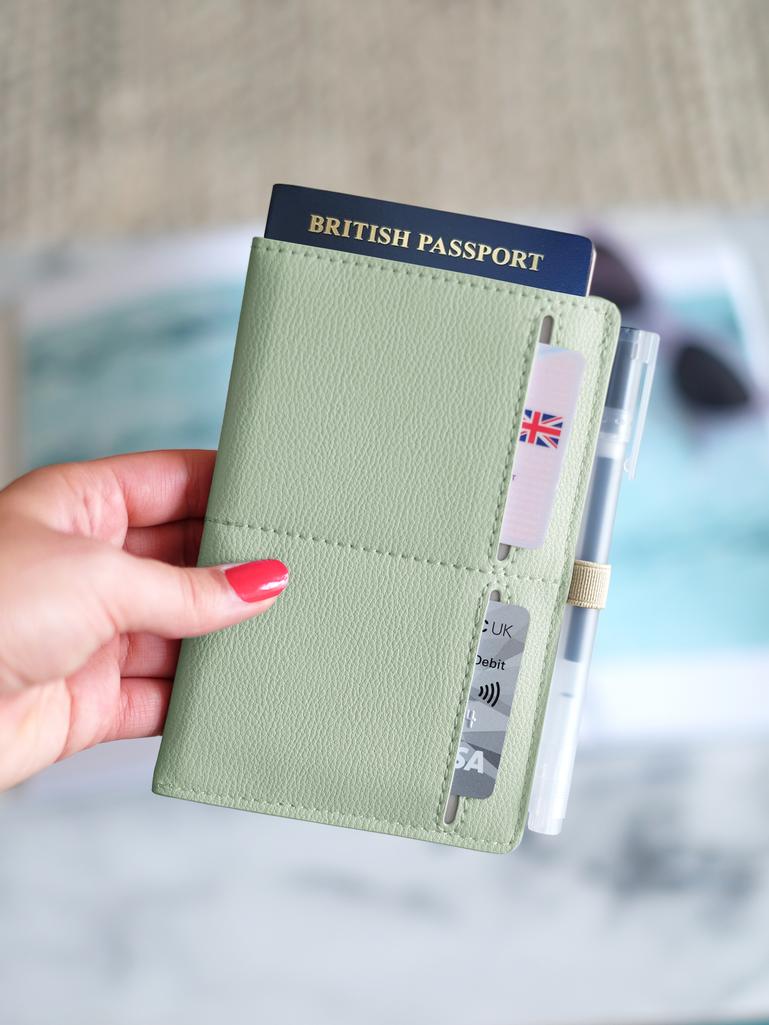 STACKERS SAGE GREEN PASSPORT SLEEVE