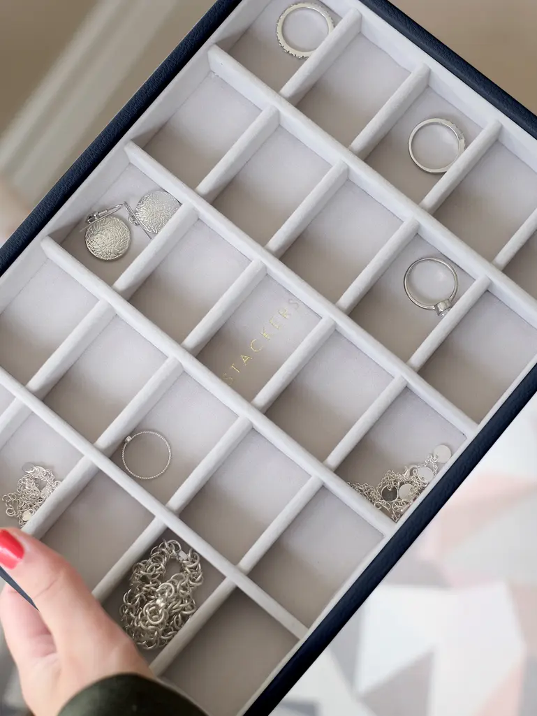 Szkatułka na biżuterię Stackers Pebble 25 komorowa classic granatowa