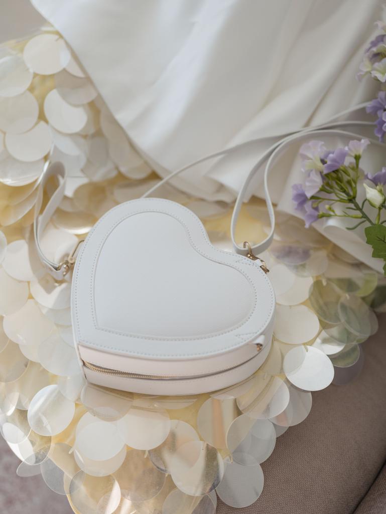 White Pebble Heart Shoulder Bag